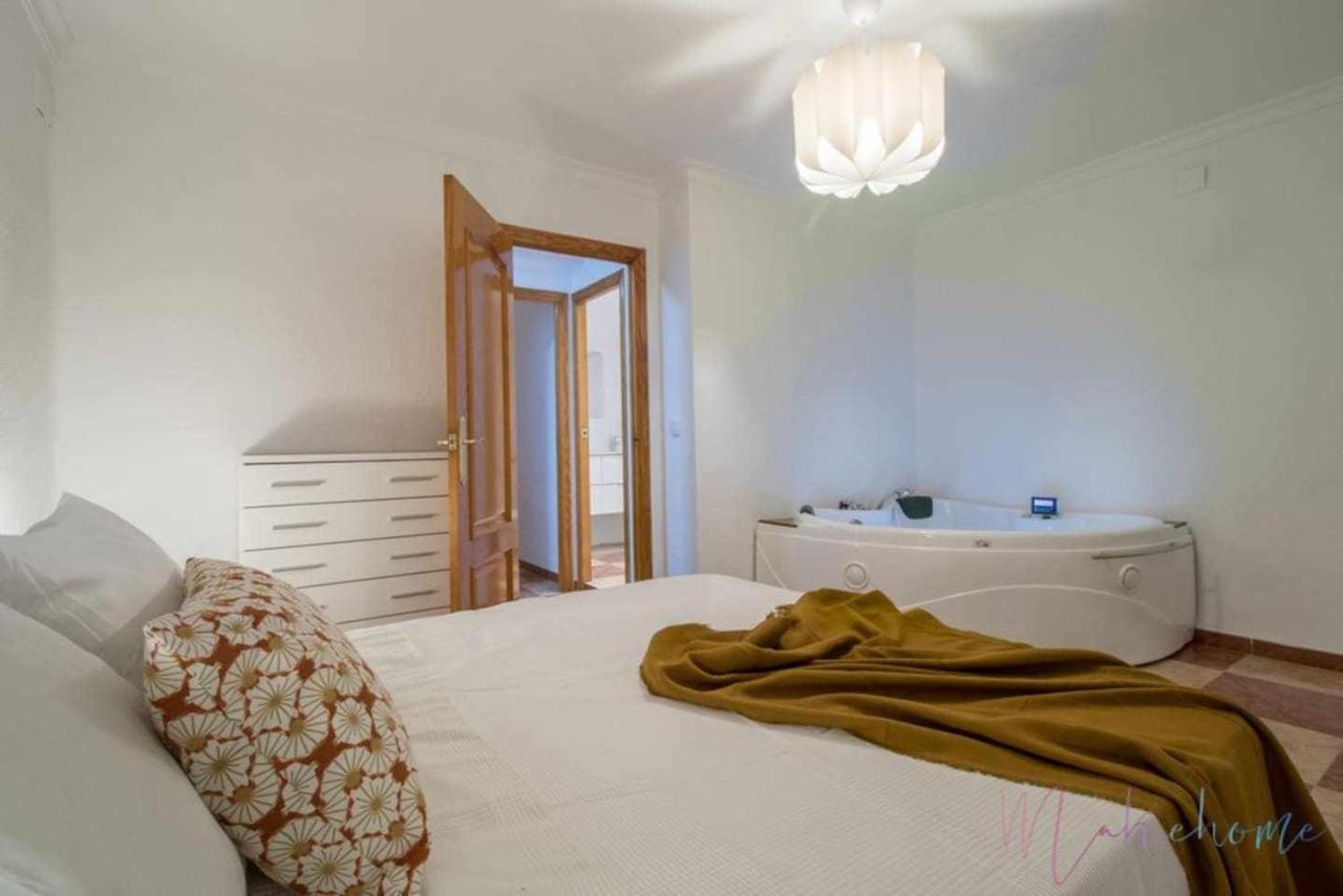 Suite Con Jacuzzi En El Centro Vistas Y Garaje Уэльва Экстерьер фото