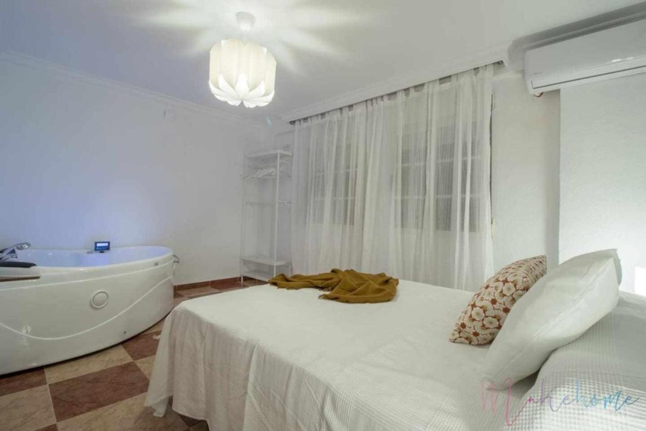 Suite Con Jacuzzi En El Centro Vistas Y Garaje Уэльва Экстерьер фото