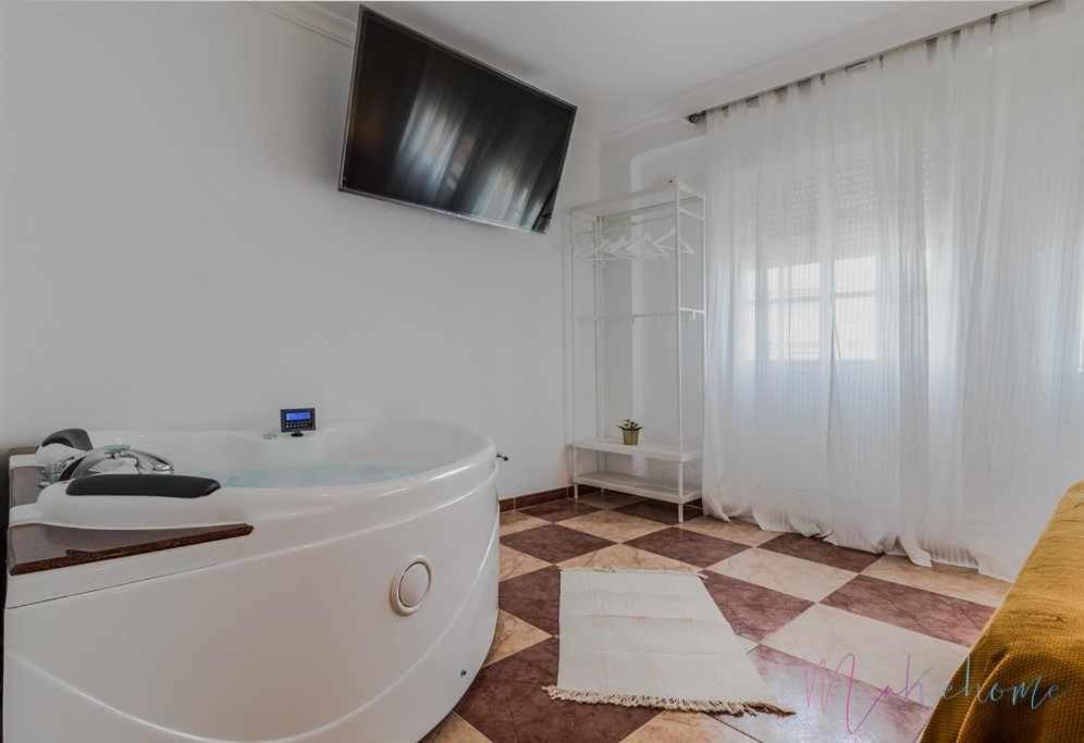 Suite Con Jacuzzi En El Centro Vistas Y Garaje Уэльва Экстерьер фото