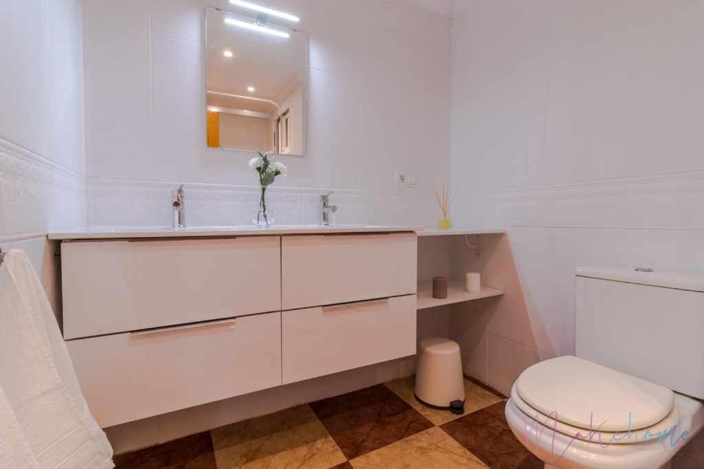 Suite Con Jacuzzi En El Centro Vistas Y Garaje Уэльва Экстерьер фото